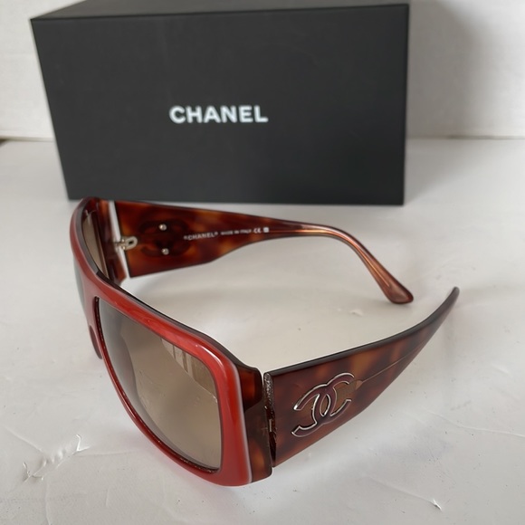 Authentic Chanel Sunglasses. - Picture 5 of 15